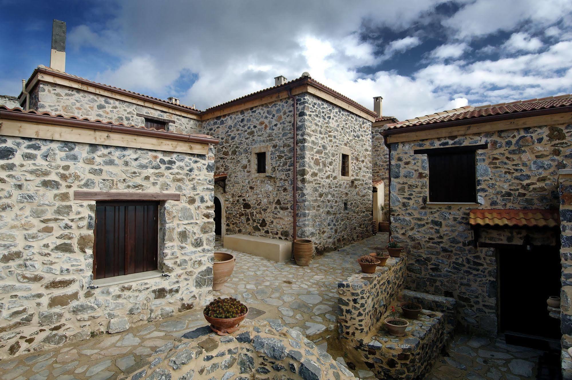 Thalori Traditional Ecotourism Village Kapetaniana Exterior photo