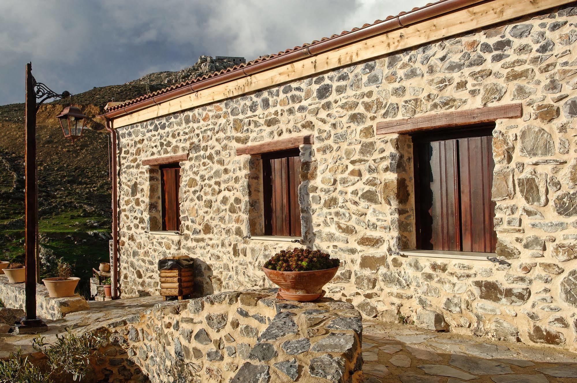 Thalori Traditional Ecotourism Village Kapetaniana Exterior photo