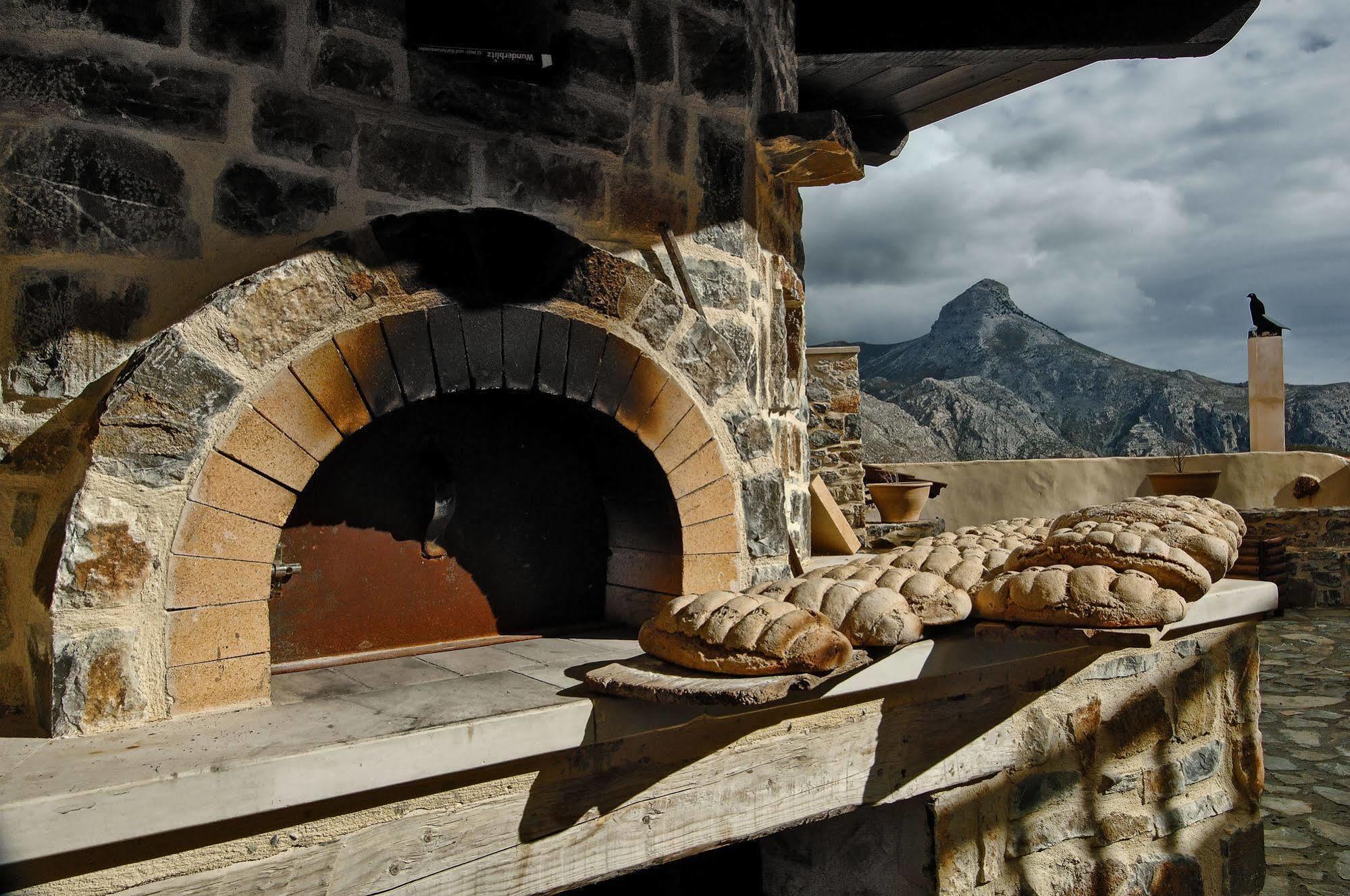 Thalori Traditional Ecotourism Village Kapetaniana Exterior photo