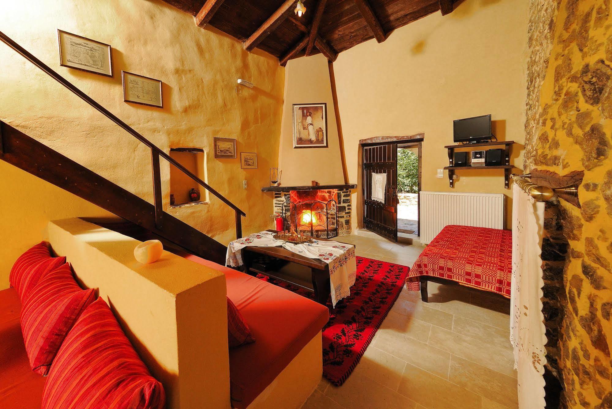 Thalori Traditional Ecotourism Village Kapetaniana Exterior photo