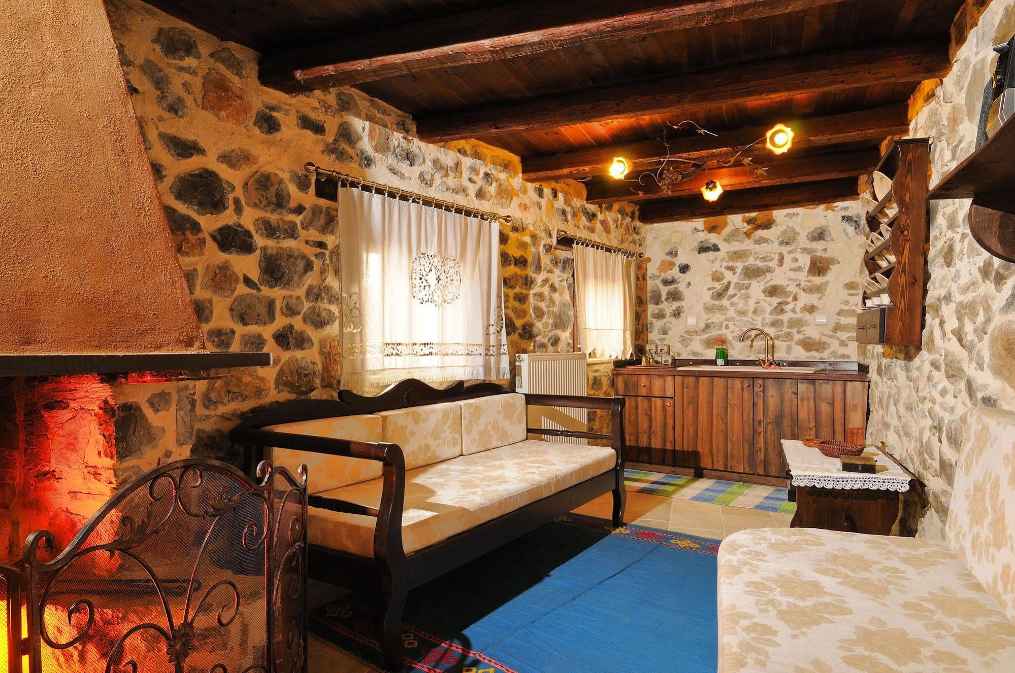 Thalori Traditional Ecotourism Village Kapetaniana Exterior photo